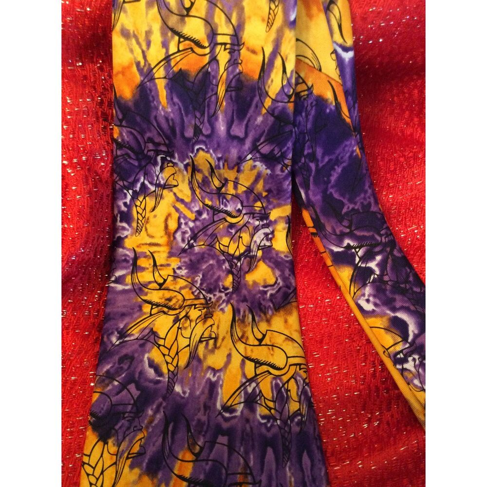 NFL Vikings Tie 100% Silk Football